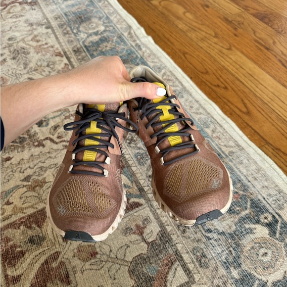 On Running Athletic Shoes Beige Interior Lightweight Design - Picture 10 of 13